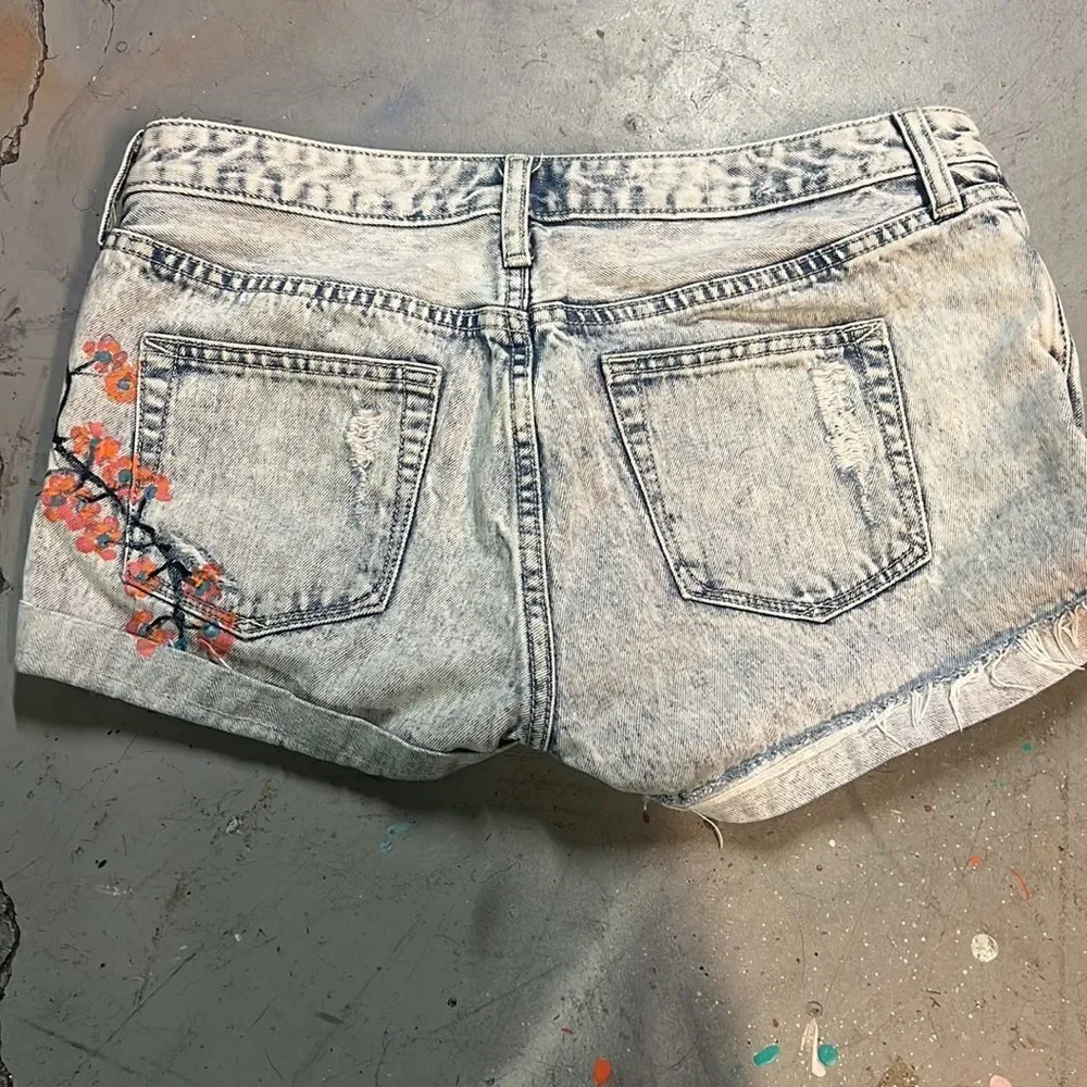 Size 29 Custom Handpainted GAP Patchwork Denim Shorts - Picture 3 of 4